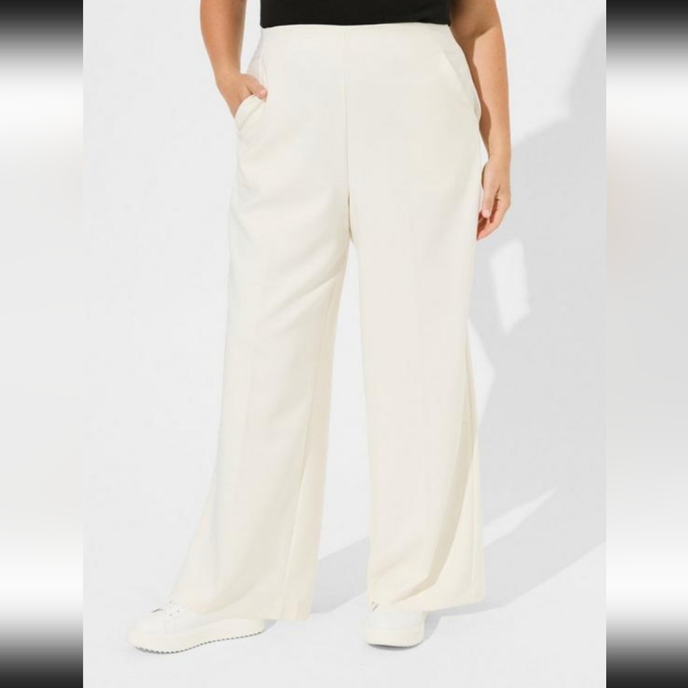 Torrid Studio by torrid pull on high rise wide leg refined crepe. Sz 3